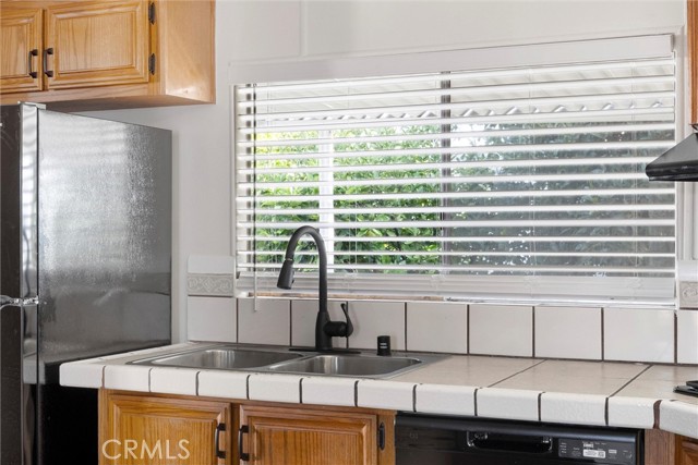 Detail Gallery Image 8 of 35 For 120 Cedarwood Ln, Bakersfield,  CA 93308 - 3 Beds | 2 Baths