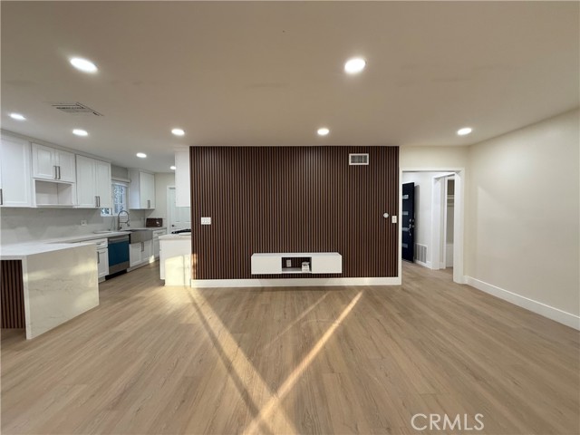 Detail Gallery Image 7 of 33 For 9123 Woodley, North Hills,  CA 91343 - 3 Beds | 2 Baths