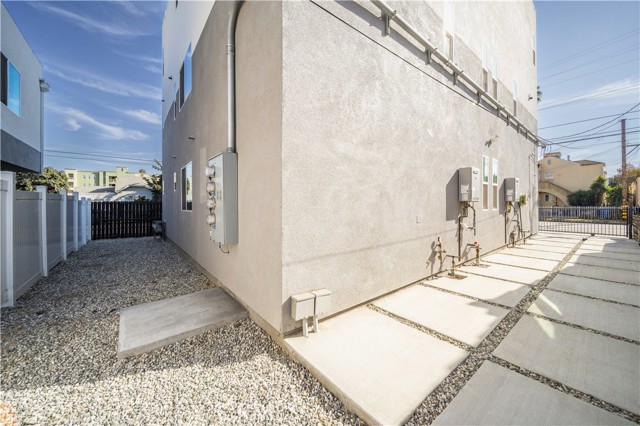 Detail Gallery Image 29 of 37 For 6919 S Menlo Ave, Los Angeles,  CA 90044 - 4 Beds | 4/1 Baths