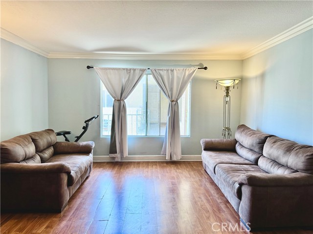 Detail Gallery Image 4 of 12 For 7045 Woodley Ave #211,  Van Nuys,  CA 91406 - 2 Beds | 2 Baths