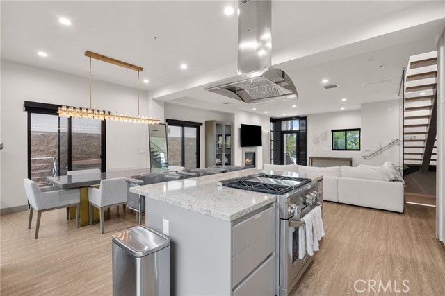 Detail Gallery Image 18 of 37 For 18703 Redwing St, Tarzana,  CA 91356 - 3 Beds | 2/1 Baths