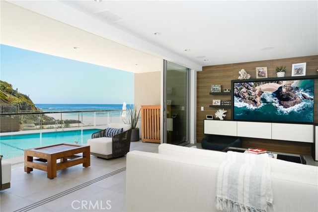 1585 S Coast, Laguna Beach CA: https://media.crmls.org/medias/affd7d03-1e22-49ea-9052-1c88b5eb6a5e.jpg