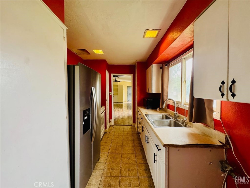 https://media.crmls.org/medias/affeda2e-e53c-49d5-ab99-81be1f44ae02.jpg?preset=X-Large