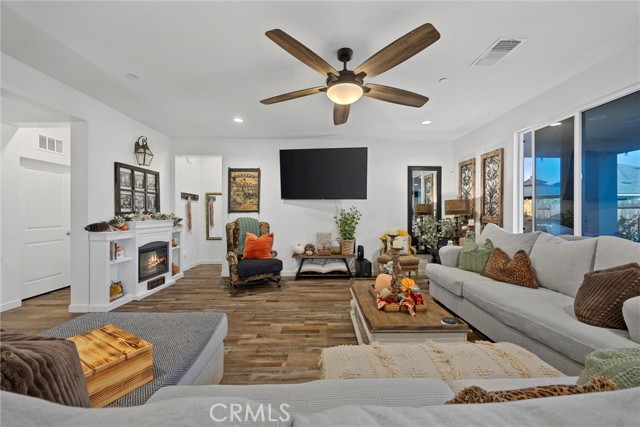 Detail Gallery Image 9 of 45 For 7600 Emerald Green, Bakersfield,  CA 93313 - 3 Beds | 2 Baths