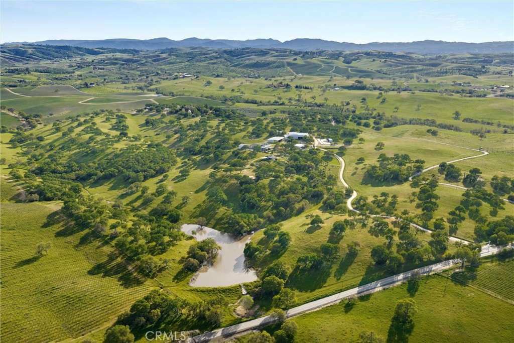 https://media.crmls.org/medias/b000048c-f175-431e-886f-2e659ccd4354.jpg?preset=X-Large
