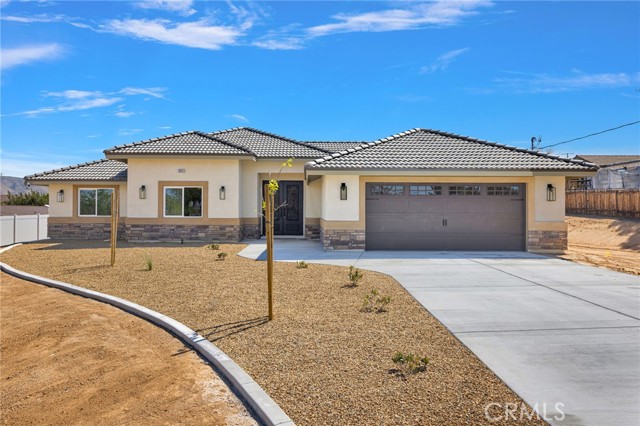 Detail Gallery Image 2 of 63 For 18525 Seaforth, Hesperia,  CA 92345 - 4 Beds | 2/1 Baths