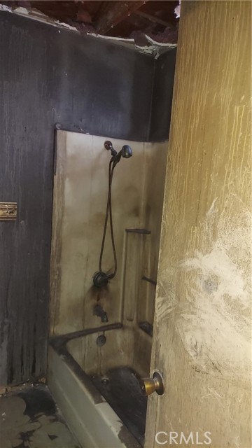 Detail Gallery Image 8 of 16 For 8920 Summerwood, Fontana,  CA 92335 - 3 Beds | 2/1 Baths