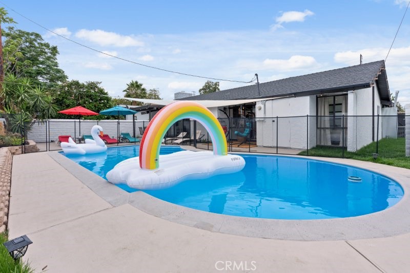https://media.crmls.org/medias/b000b5ed-e3c6-456a-a161-bed1f9c776f4.jpg?preset=X-Large
