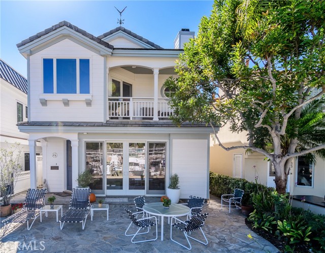 Detail Gallery Image 1 of 28 For 331 E Bay Front, Newport Beach,  CA 92662 - 3 Beds | 3 Baths