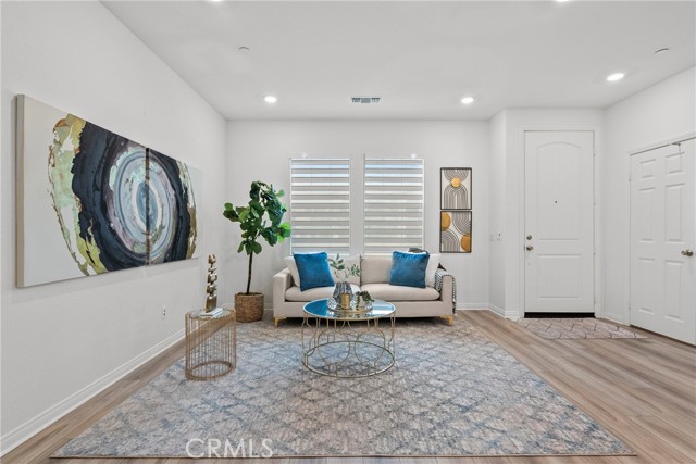3981 E Huntington Street, Ontario CA: https://media.crmls.org/medias/b00131d9-91a3-4a34-bb5b-0b54271517ad.jpg