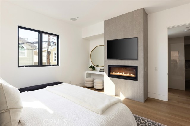 303 1/2 Goldenrod Avenue, Corona del Mar CA: https://media.crmls.org/medias/b0015dd6-e913-40d7-97f8-ea53df76aeaf.jpg