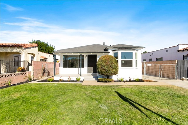 Detail Gallery Image 1 of 43 For 413 E 95th St, Los Angeles,  CA 90003 - 3 Beds | 2 Baths