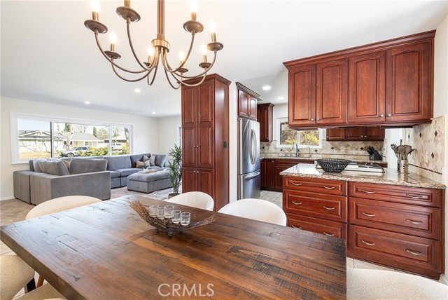 Detail Gallery Image 6 of 21 For 2206 Stinson St, Simi Valley,  CA 93065 - 3 Beds | 2 Baths