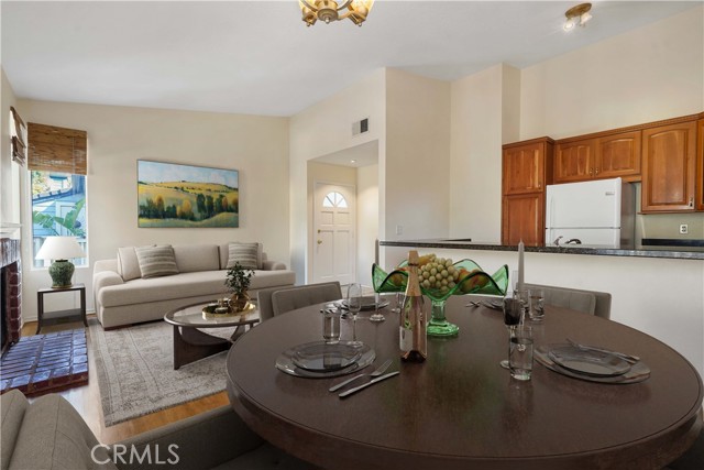 Detail Gallery Image 7 of 31 For 2486 Pleasant Way #B,  Thousand Oaks,  CA 91362 - 2 Beds | 1 Baths