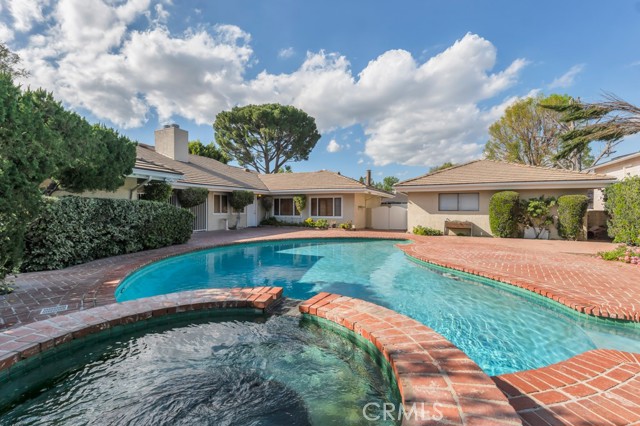 Detail Gallery Image 2 of 57 For 10132 Hadley, Northridge,  CA 91324 - 4 Beds | 3 Baths