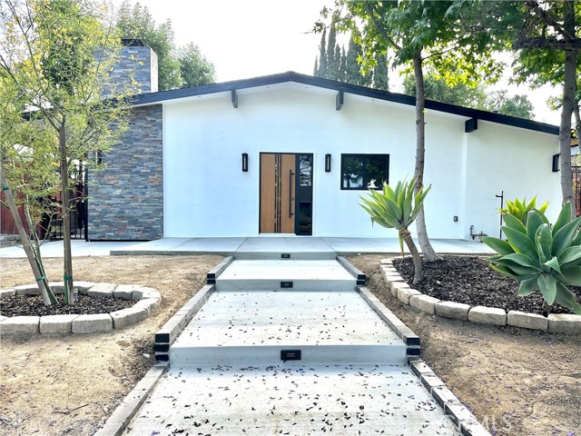10335 Babbitt Avenue, Granada Hills CA: https://media.crmls.org/medias/b003fe16-07f3-44e1-847d-11513797dda6.jpg
