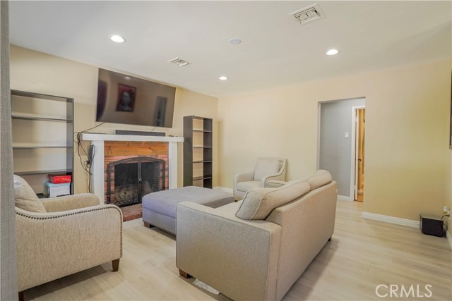 Detail Gallery Image 4 of 43 For 1223 W 27th, San Bernardino,  CA 92405 - 3 Beds | 1 Baths