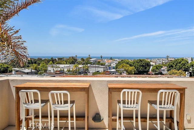669 6th Street, Hermosa Beach, California 90254, 3 Bedrooms Bedrooms, ,3 BathroomsBathrooms,Residential,Sold,6th,PV22105808