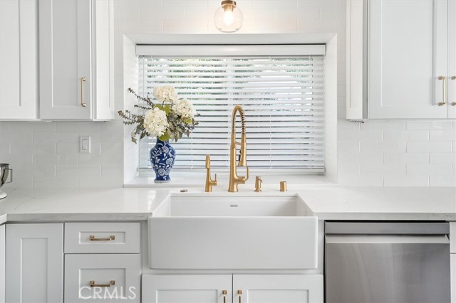 Detail Gallery Image 15 of 59 For 23456 Thornewood Dr, Newhall,  CA 91321 - 6 Beds | 4 Baths