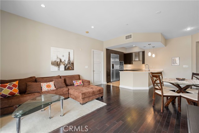 611 Caruso Avenue, Glendale CA: https://media.crmls.org/medias/b004cbcc-7a1b-40c3-b2cd-8fc8e023f5bd.jpg