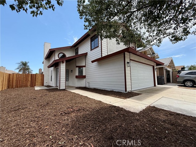 Detail Gallery Image 2 of 33 For 13577 Red Mahogany Dr, Moreno Valley,  CA 92553 - 3 Beds | 2/1 Baths