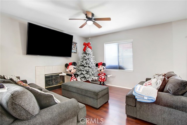 Detail Gallery Image 3 of 14 For 3272 Mariposa, Perris,  CA 92571 - 4 Beds | 2/1 Baths