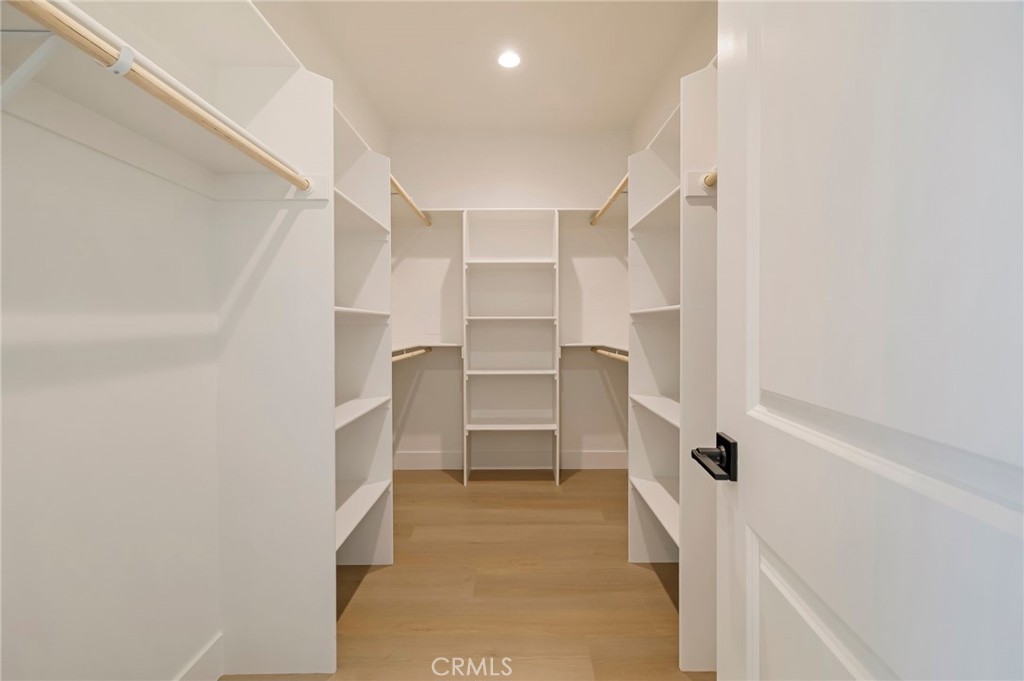 https://media.crmls.org/medias/b00704f4-f315-4d7d-a536-82c626bf3cce.jpg?preset=X-Large