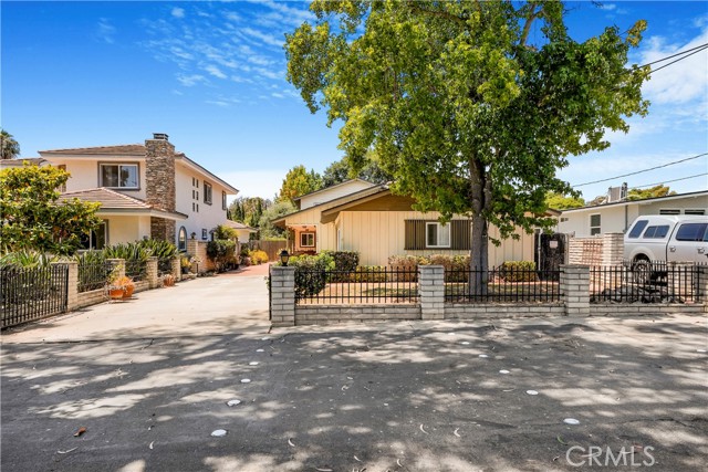 1300 Oak Avenue, Carlsbad CA: https://media.crmls.org/medias/b0070e2b-5725-44ef-9953-36e43bf4d567.jpg