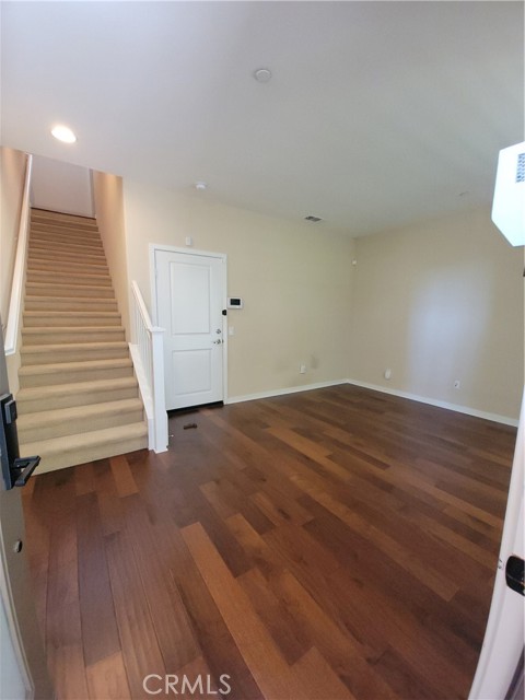 Detail Gallery Image 5 of 26 For 1568 W Artesia Square #E,  Gardena,  CA 90248 - 2 Beds | 2/1 Baths