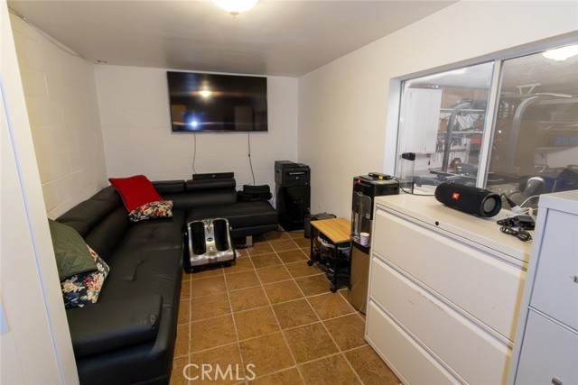 Detail Gallery Image 4 of 30 For 9551 via Ricardo, Burbank,  CA 91504 - 3 Beds | 2/1 Baths