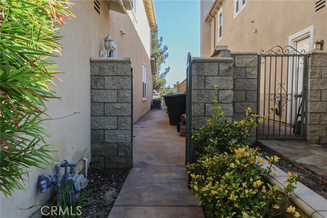 17160 Fremont Lane, Yorba Linda CA: https://media.crmls.org/medias/b00792cd-dc9f-415c-be67-030df86b6ef3.jpg