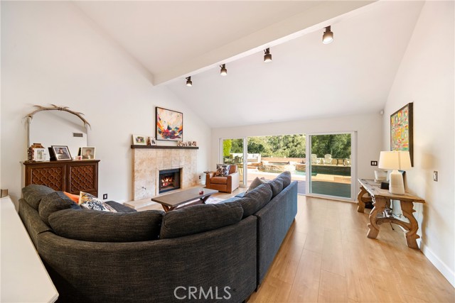 Detail Gallery Image 15 of 67 For 24224 Creekside Dr, Newhall,  CA 91321 - 5 Beds | 3 Baths