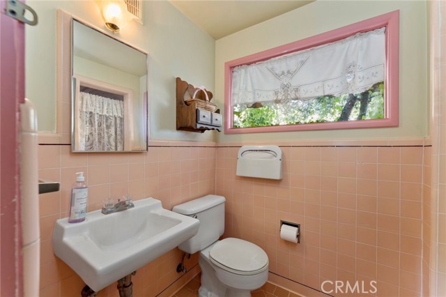 Detail Gallery Image 8 of 16 For 73 N Baldwin Ave, Sierra Madre,  CA 91024 - 2 Beds | 2/1 Baths