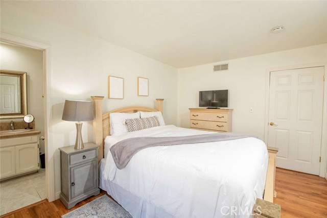 Detail Gallery Image 40 of 62 For 7310 Balboa Bld #F,  Van Nuys,  CA 91406 - 2 Beds | 3 Baths