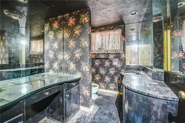 Detail Gallery Image 13 of 46 For 11500 Thurston, Los Angeles,  CA 90049 - 4 Beds | 4 Baths