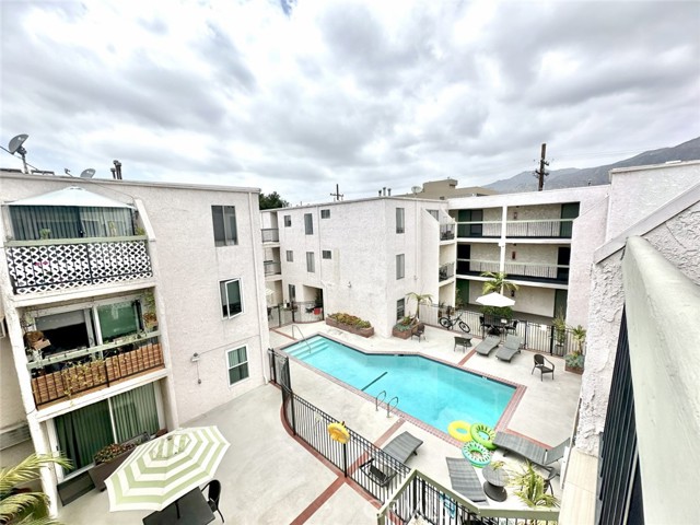 409 Burchett Street, Glendale CA: https://media.crmls.org/medias/b00921c0-df5c-4604-a0fe-e6c618d146af.jpg