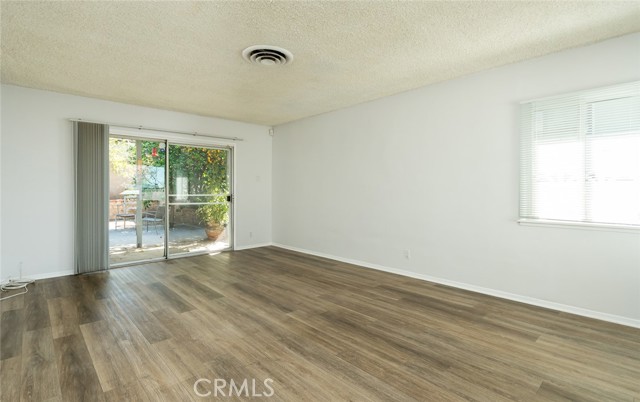 Detail Gallery Image 9 of 44 For 11014 Leolang, Sunland,  CA 91040 - 3 Beds | 1/1 Baths