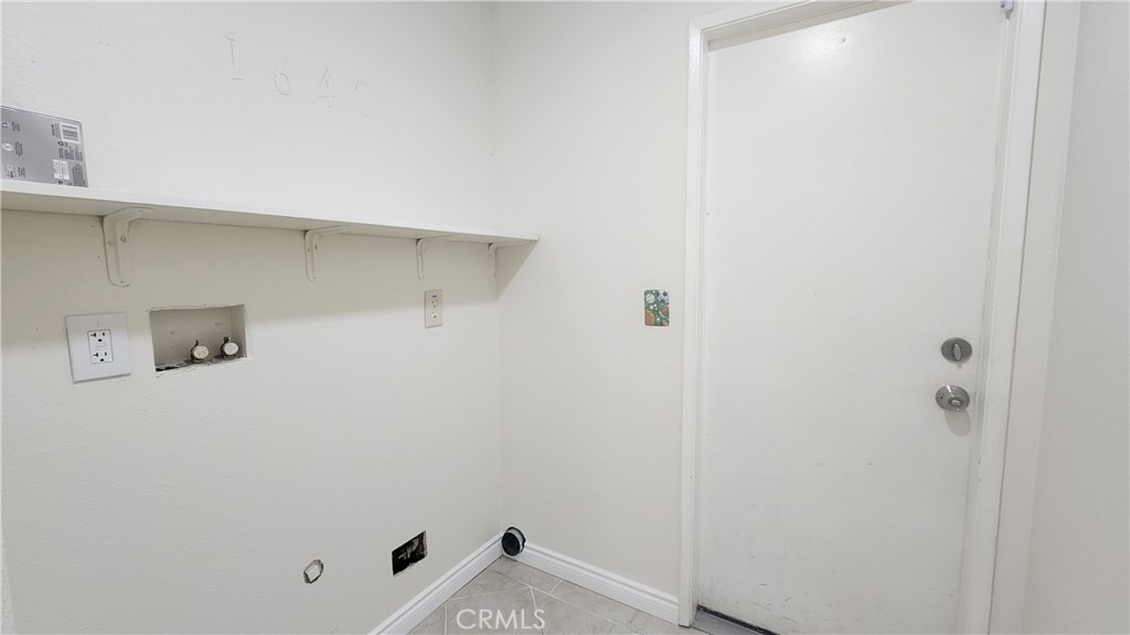 https://media.crmls.org/medias/b009c83b-f0a9-4e15-9361-e752c22e7152.jpg?preset=X-Large