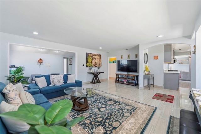 Detail Gallery Image 6 of 51 For 9546 Cecilia, Downey,  CA 90241 - 4 Beds | 2 Baths