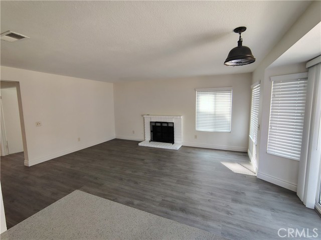 Detail Gallery Image 13 of 31 For 946 Winston Cir, Corona,  CA 92881 - 4 Beds | 3 Baths