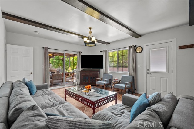 610 S Bel Aire Drive, Burbank CA: https://media.crmls.org/medias/b00b1ed9-0752-4072-a3b2-15b7005f40f6.jpg