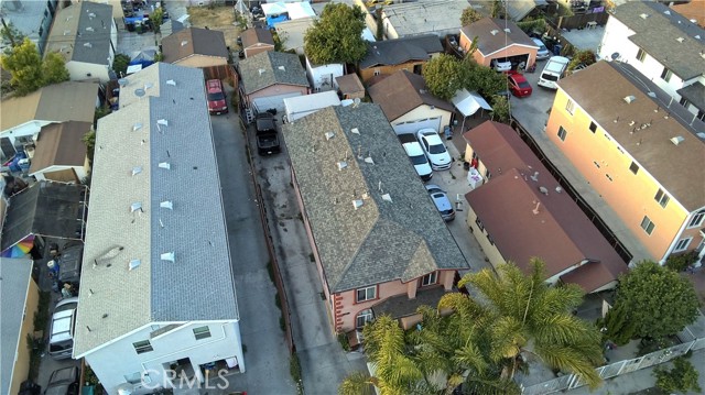 425 E 68th Street, Los Angeles CA: https://media.crmls.org/medias/b00b642f-909e-45e6-9dd4-842ee56add20.jpg