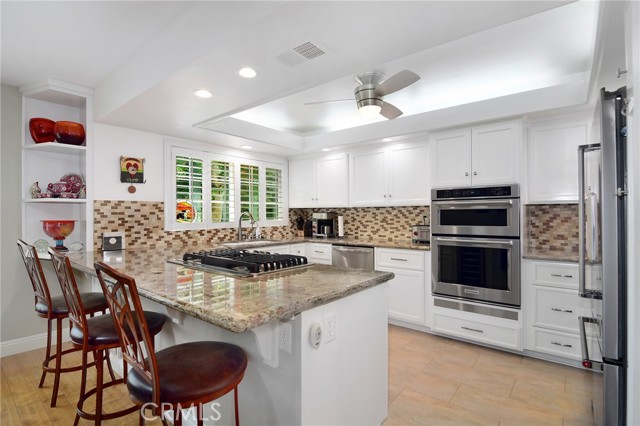 Detail Gallery Image 14 of 33 For 20950 Oxnard St #11,  Woodland Hills,  CA 91367 - 3 Beds | 2/1 Baths