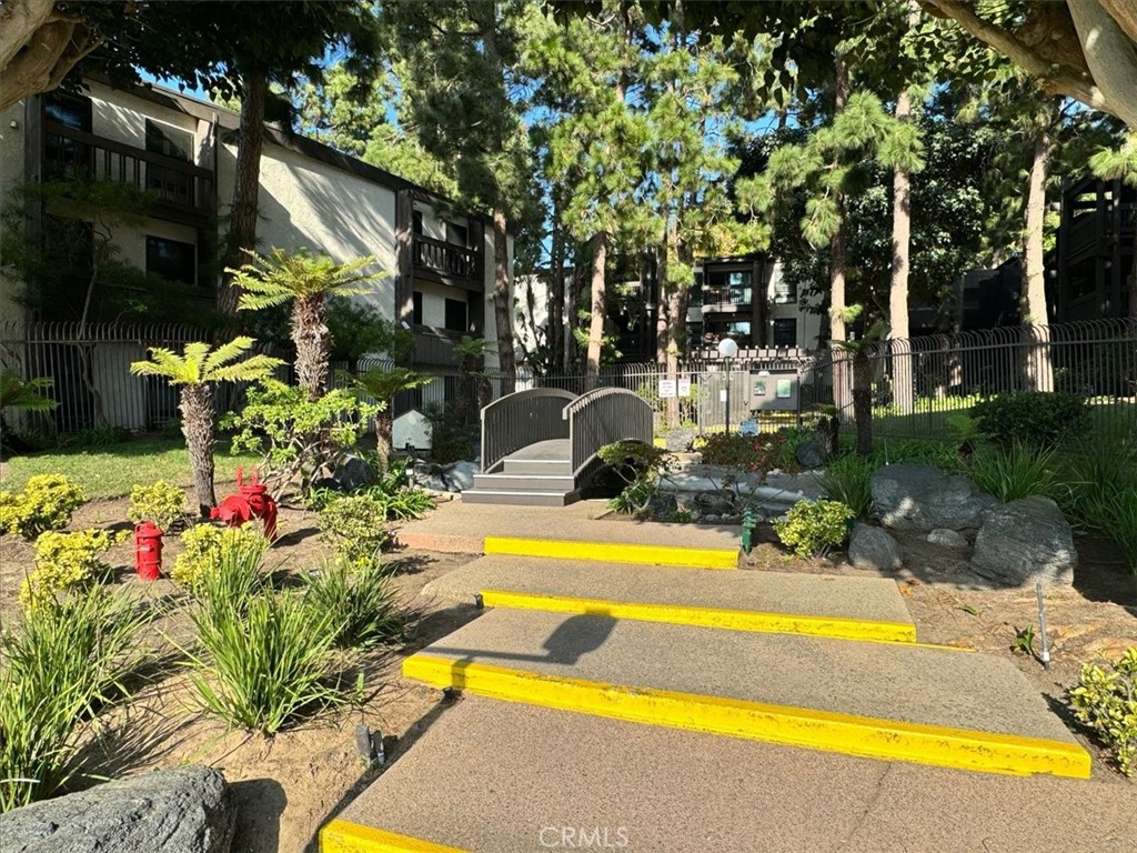 https://media.crmls.org/medias/b00bfa3d-5751-4a8f-806e-39003e313951.jpg?preset=X-Large