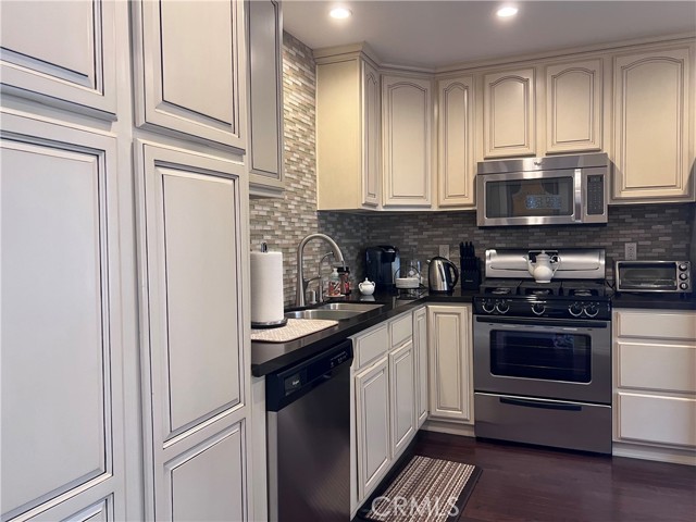 Detail Gallery Image 13 of 38 For 7767 via Rosa Maria, Burbank,  CA 91504 - 3 Beds | 2/1 Baths