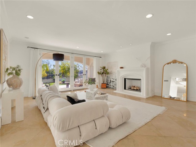 Detail Gallery Image 9 of 60 For 4862 Galendo St, Woodland Hills,  CA 91364 - 6 Beds | 6 Baths