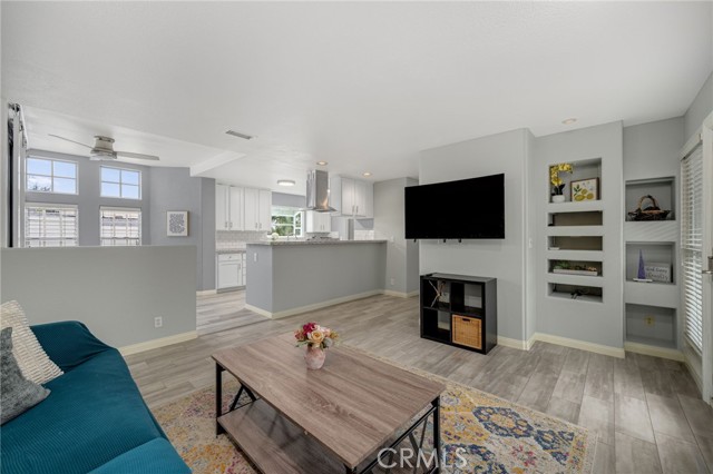 Detail Gallery Image 15 of 39 For 383 Park Ave, Long Beach,  CA 90814 - 3 Beds | 3 Baths