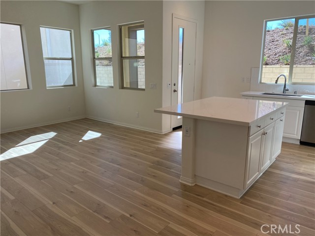 Detail Gallery Image 8 of 20 For 27410 Pioneer Ct, Valencia,  CA 91381 - 3 Beds | 3 Baths