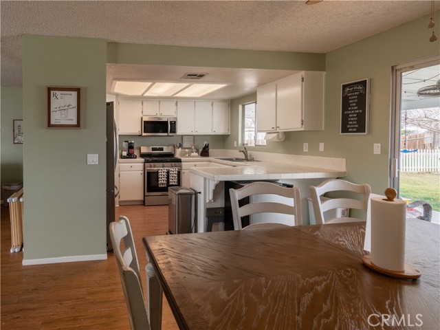 Detail Gallery Image 8 of 31 For 40734 163rd, Lancaster,  CA 93535 - 3 Beds | 2 Baths