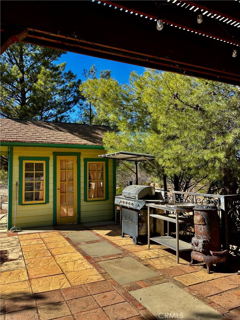 https://media.crmls.org/medias/b00f03bc-2f0b-4b38-967f-bf0b8d38c6ac.jpg?preset=X-Large